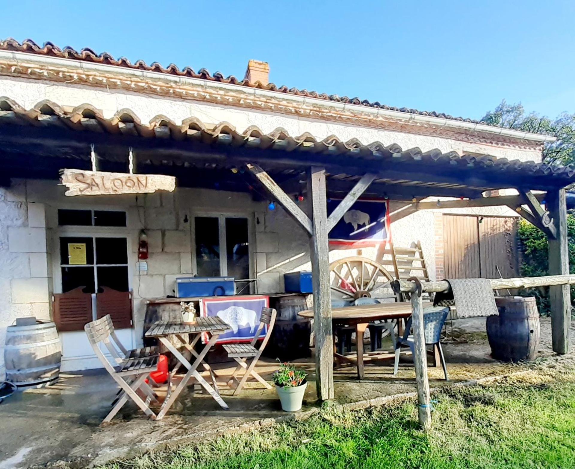 La Roulotte Du Clos De L'Isop Bed & Breakfast Saint-Martial-sur-Isop Exterior photo